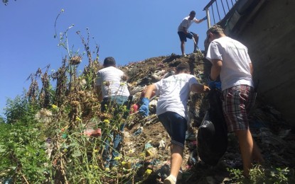Korpusi i Vullnetarëve pastron Urën e Mbrostarit, largohen me qindra thasë me mbetje (foto/video)
