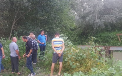 Banorët e fshatit Bilaj kërkojnë urën: Pasi u dëmtua, e çmontuan dhe nuk e sollën më